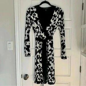 WHITE HOUSE BLACK MARKET - Black and white Butterfly pattern wrap dress - Size 6